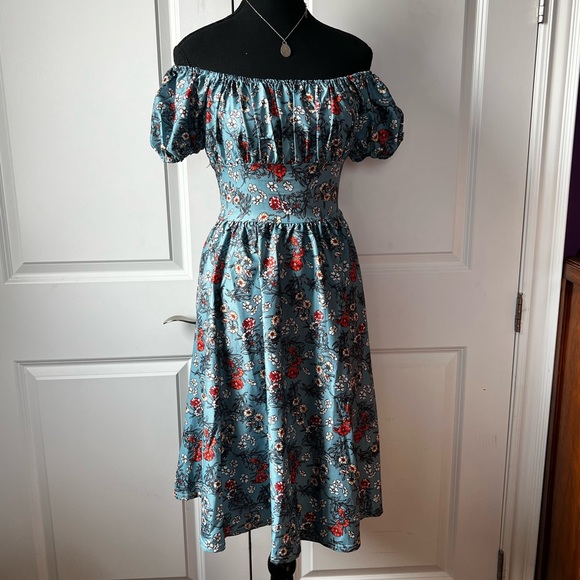 Off Shoulder Miss Fox Floral Dress - Picture 9 of 13